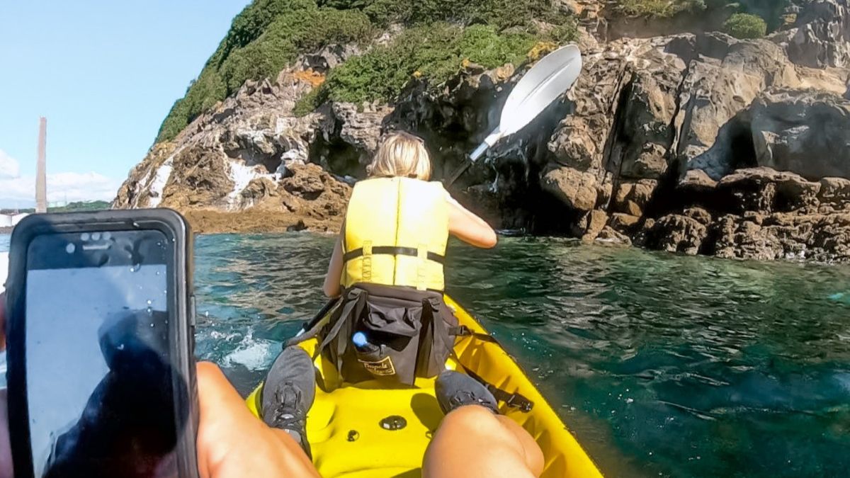 Sabina kayaking around Sugar Loaf Island in New Plymouth, North Island, New Zealand
